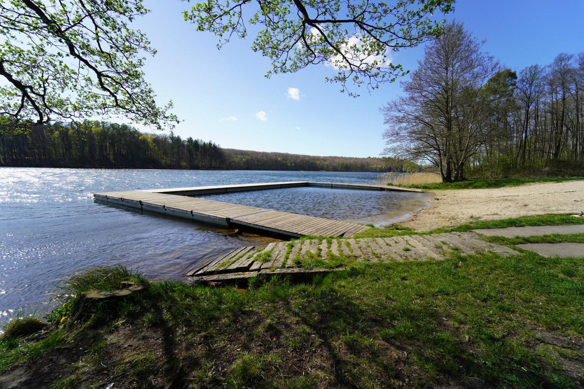 Dom Wypoczynkowy Lesny Zakatek Nad Jeziorem Goscino Exterior photo